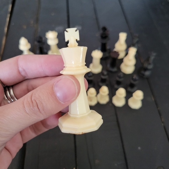 Vintage Chess Pieces Replacement Plastic Black Cream Ivory Tan - Picture 6 of 7